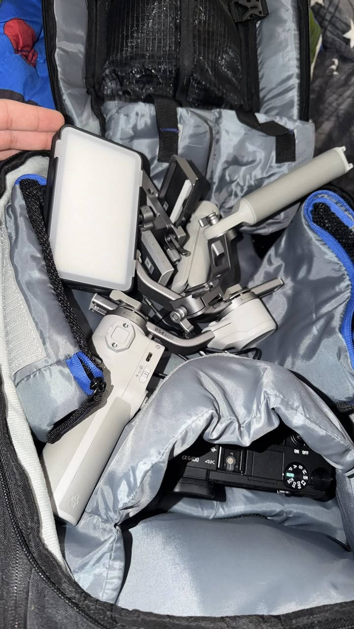 السلام عليكم معدات تصوير كاملة للبيع
جديده جدا نظافة 100‎%‎

كامرة سوني A6400
رام كامرة+حقيبة للكامرة
مايك dji 2 متحدث مع حقيبة
ستاند كاميره وانارة سل ستيل 
 DJI Rs mini combo يدعم الذكاء الاصطناعي
انارة للكامرة bodox
انارة ثابتة bodix SL100+سوفت +ستاند
تيوب لايت rbg 
حقيبة ظهر تشيل كل المعدات 

كل الغراض جديدة استخدام اقل ل 10 ايام 
وداخل الضمان ولوصل موجود

مو كل الغراض المذكورة مصورها 

العنوان بغداد 
***********
