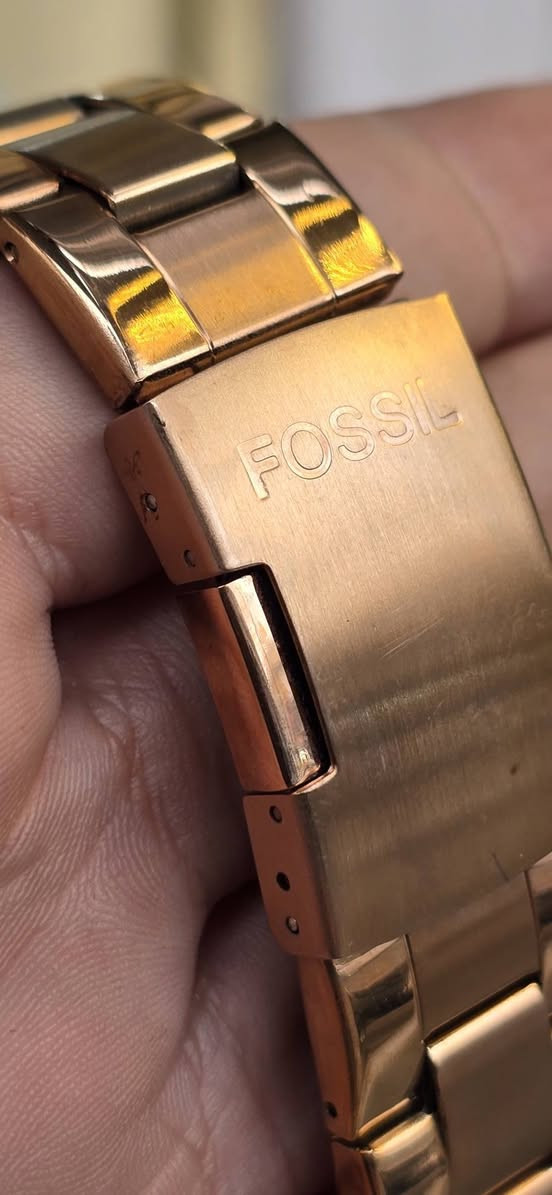 فوسيل امريكي
ذهب احمر طلاء ثابت 
قطعه مال امزون 
سناتر كلها شغاله 
معدن ستانلس ستيل ثقيل 
ضد الماء 
تحفه فنيه 
ختومات كامله 
السعر ٣٠


**إذا كنت صاحب هذا الإعلان وتريد حذفه لأي سبب، رجاءا أرسل رسالة إلى الدعم الفني**