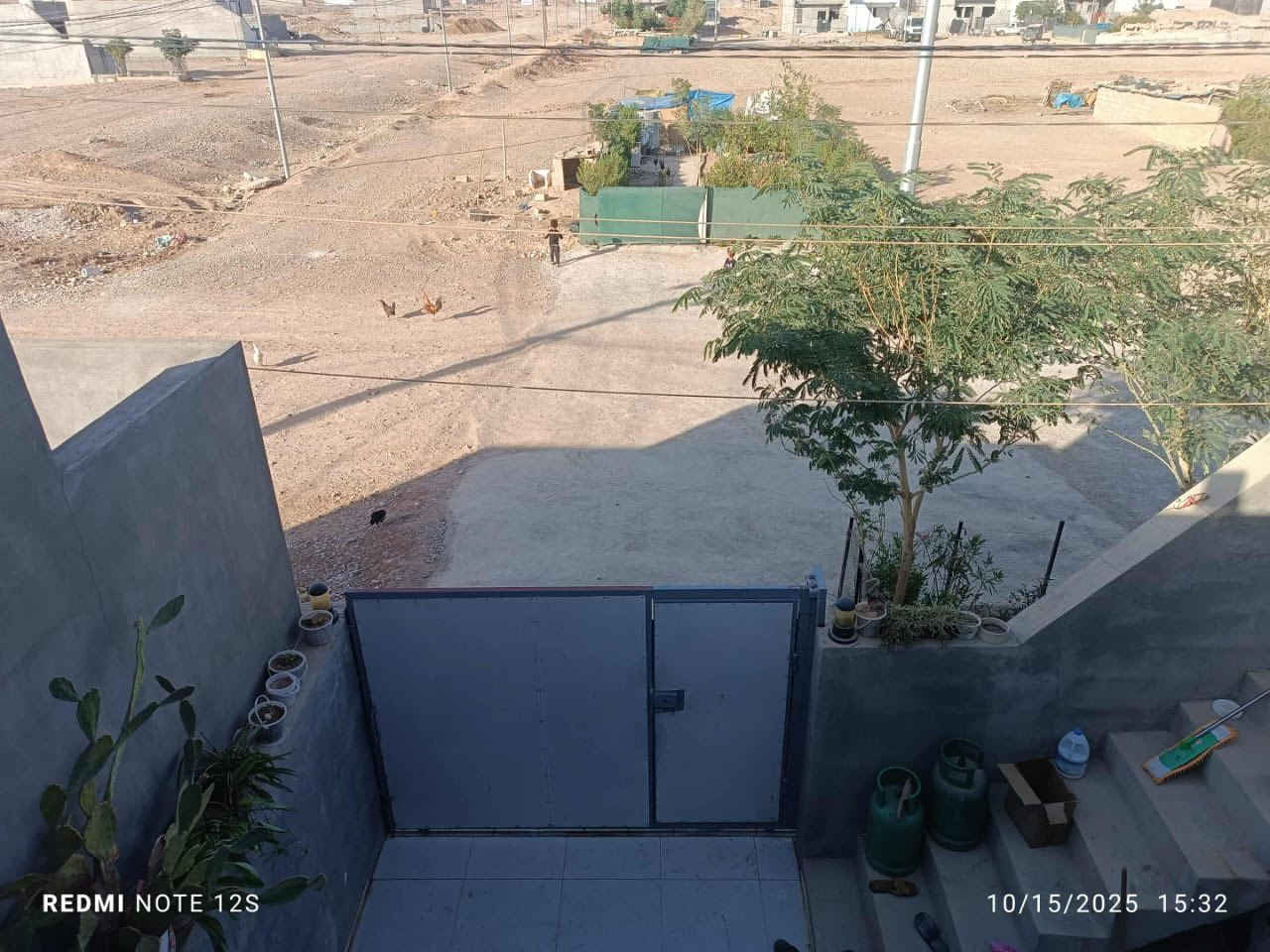 سلام علیکم

#خانووی_مۆدێرن_بەردەم_چۆڵ بۆ فرۆشتن ⛪💒
ناونیشان 📍کەلار _ قەزای ڕزگاری ( سممود )

◼️گەڕەکی ئاوباریک  🛣️🏞️
◼️ نزی جادە سی مەتریەکەی تم تمەیەکان 🏛️💒
◼️ ڕووبەری 7.5 بە 20 = 150 مەترە 📏📐
◼️ کۆڵانی پان و فراوانە و ڕووی لە سلیمانی
◼️ شوێنێکی زۆۆر خۆش و دڵگیری هەیە  
◼️ریگەپیدانە بەمەرجی تحویل ✅

مواسەفاتەکانی ئەم خانووە پێکهاتوون لە ⬇️
(کامل ژوورەکانی د کت سەقف سانەویە✅ کامل ژوورەکانی کاشییە ✅تایبەت دروستکراوە ✅)
 
🔴 ژوورەکانی ئەم خانووانە پێکهاتووە لە ⬇️

🔶 میوان 🪑🚪
🔶 مطبخ 
🔶 مساعد مطبخ 🍽️🫖
🔶 هۆڵێک 🖼️
🔶 دووژووری نوستن 🛋️🛏️
🔶 ڕۆشنایی 🪟
🔶 مشتەمەلات 🛁🚿

بۆ زانینی نرخ 💵 تەنها خاڵێک لە کۆمێنت دانێ ڕاستەوخۆ بە نامە نرخەکەیت پێ دەگات یان پەیوەندی بکەن بەم ژمارانەوە 📲📞📳

***********📞✅
***********📞✅
***********📞✅

دەتوانن سەردانی
#نوسینگەی_محمد_یاوەر_محمد بکەن 

ناونیشانی نوسینگە ◀️ ڕزگاری جادەی نێو بازاڕ 🛣️
🔴 سەرووی شارەوانی سموود. 🌆🏣
🔴 تەنیشت شیرینی خانەی زانا🍹🏢

ئێوەی بەڕێزیش هەر موڵکێکتان هەبوو بۆ فرۆشتن یان ویستان بیکڕن دەتوانن ڕەسم و زانیارییەکانتان بنێرن بۆ ژمارە ڤایبەری 📳✅ ***********
