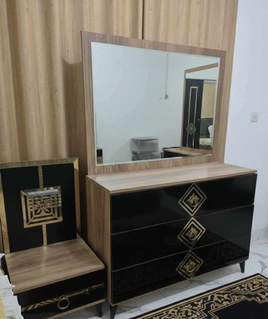 💰البيع نقداً أو بالتقسيط (موظف، منتسب، متقاعد)
🛋️ غرفة تركي نظيفة جداً 
      
📍 الكوت – دور المعلمين
📞 *********** | ***********
