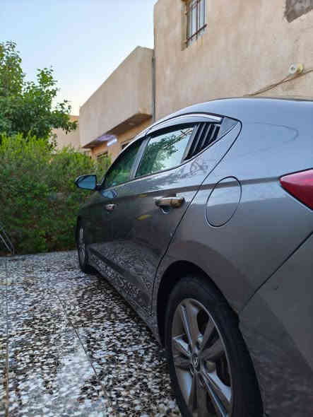 السلام عليكم النترا 2018وارد أمريكي مكينة 2000 دوش كير AT السيارة فول نقاط عمياء فتحة تبريد بيانو تدفئة كشنات ضربتها جاملغ ايمن وبنيد ماشية 140 السعر 128 العنوان بغداد ***********
