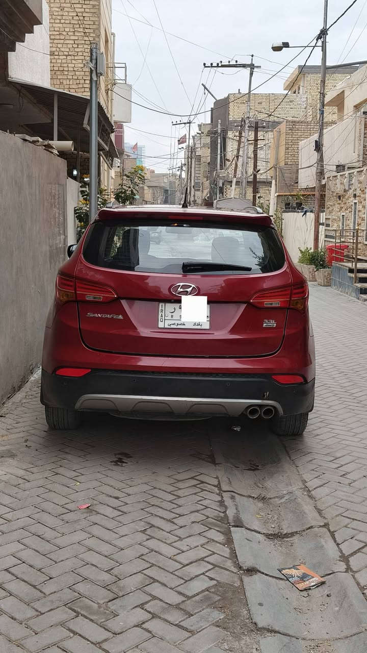 السلام عليكم
سنتافي 2014 لون احمر 6 سلندر 3.3L ، 4WD المكان بغداد.

 ماشية 102الف تخم تايرات جديد صدر أمامي جديد فول مواصفات خليجي بيها اضرار خفيفة بالبدي موضحة بالصور ، بانوراما كاملة ،دخول بصمة، بصمتين بردات خلفي
7 راكب مرايات شفط وتدفئة كشنات امامي كهرباء اوتو بارك اوتو هولد حساسات خلفي اصطدام وغيرها من المواصفات الجهة اليمنى مصبوغة السعر 165 وبي مجال للتواصل ***********
