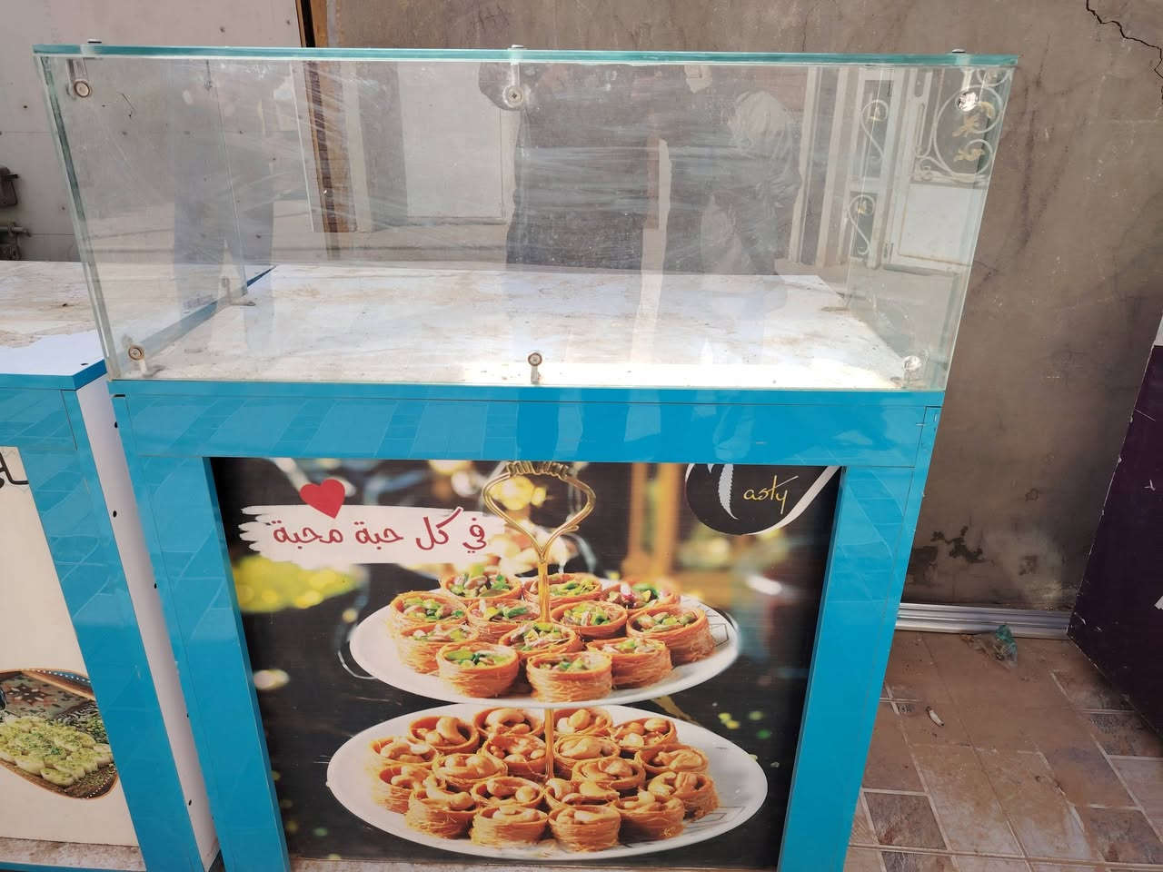 أغراض محل مرطبات وحلويات وكيك للبيع مكاني ديوانية شامية شارع الحرية للاستفسار ***********
