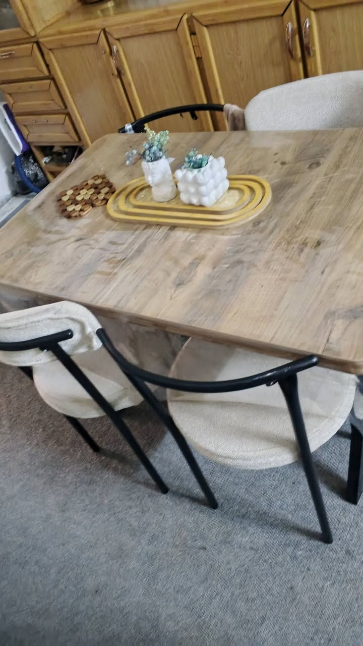 السلام عليكم أغراض بيت للبيع
كاونتر مع ملحق عدد اثنين بدون سنك 
ميز طعام أربع كراسي جديد والقواعد مالته موجودة بس يتشكلن
ثلاجة 
ميز بلازما 
للاستفسار الاتصال على الرقم
***********
