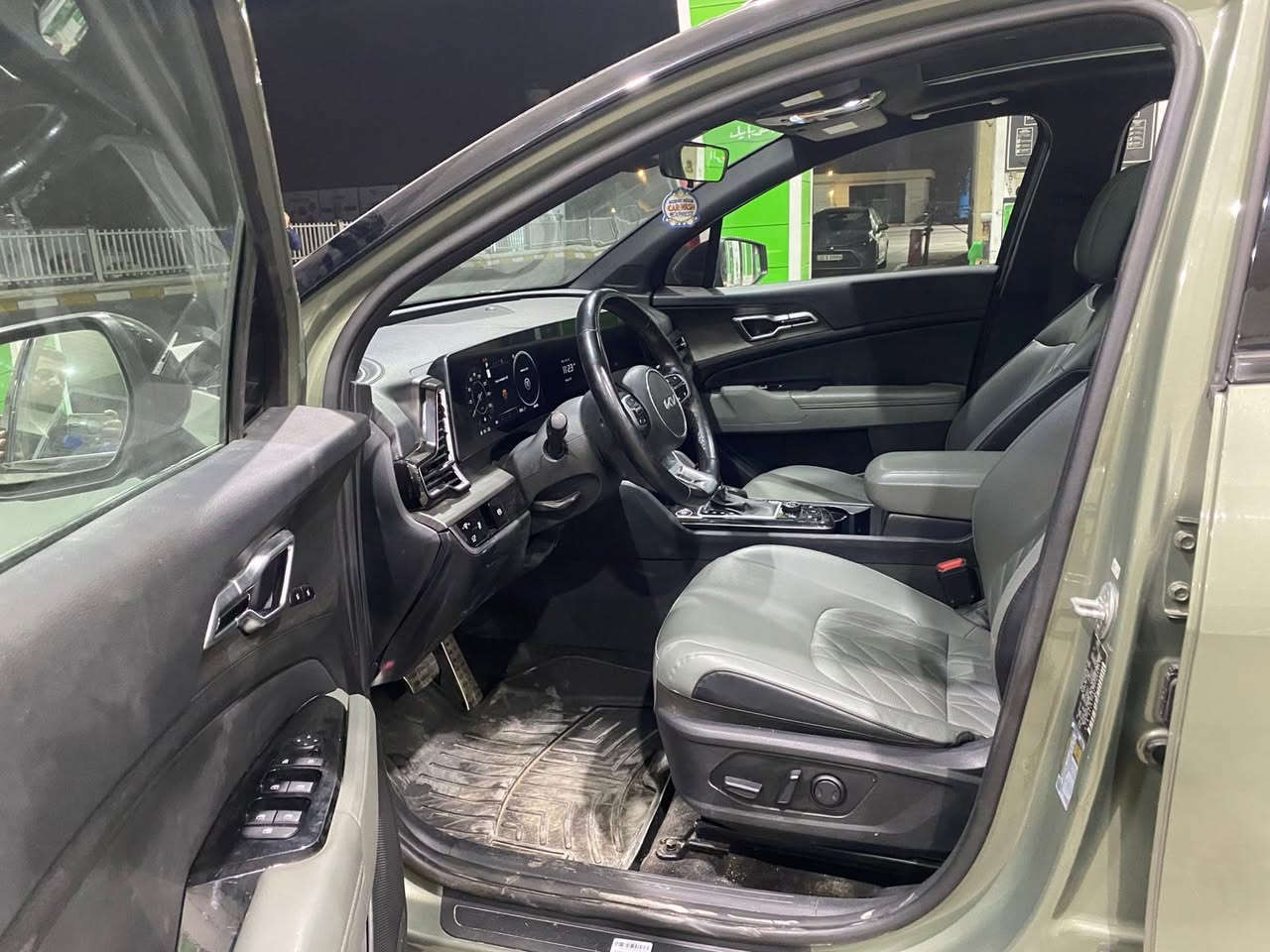 كيا سبورتج وارد امريكي 2023  رقم اربيل مكانها بغداد ماشيه 50 الف رقم صاحب السياره *********** السعر 20 الف دولار
