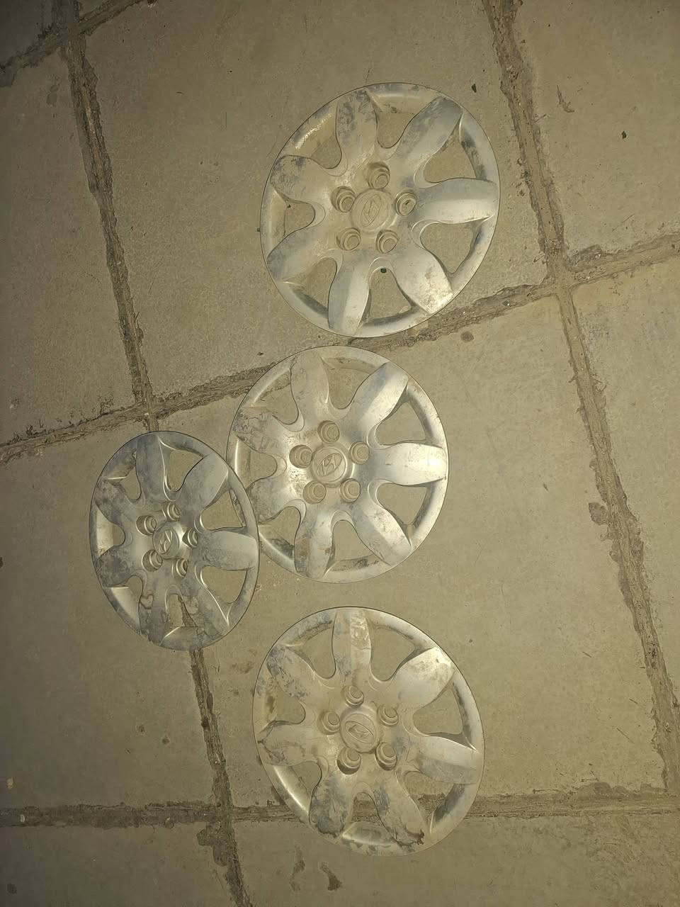 السلام عليكم عندي غراض النترا ٢٠ هوائيات +لحيه لدعاميه +لترايش + 
شباج الدعاميه لجوه يرهم النترا ٢١ ٢٢ ٣٢ +حفضات يصيرن بلصندوق هم مكاني بغداد قيم وخذ مكاني بغداد 
للستفسار ***********
