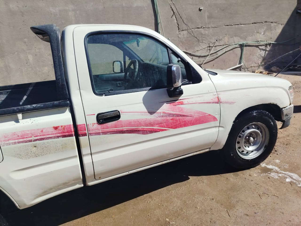 سلام عليكم سياره البيع موديل 2001 سياره جاهزه مال جناي  مكفوله محرك صبغ اكسن كير وبيها شويه ضربه بلجاملغ  رقم دولي سنويه بعدها مانافذه سعر 88  مكان سياره البصره  الاستفسار على رقم //***********//
