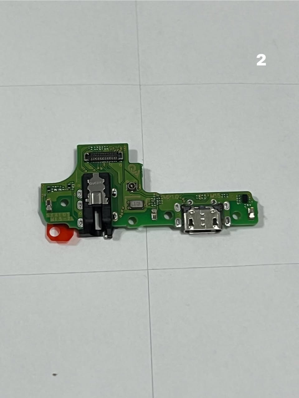 سلام عليكم اخوان عندي  من صورة رقم واحد. 100قطع
 
وعندي من صورة رقم 2 عندي 1500 قطع 
الي يخدمنة يخلي سعر 
***********
