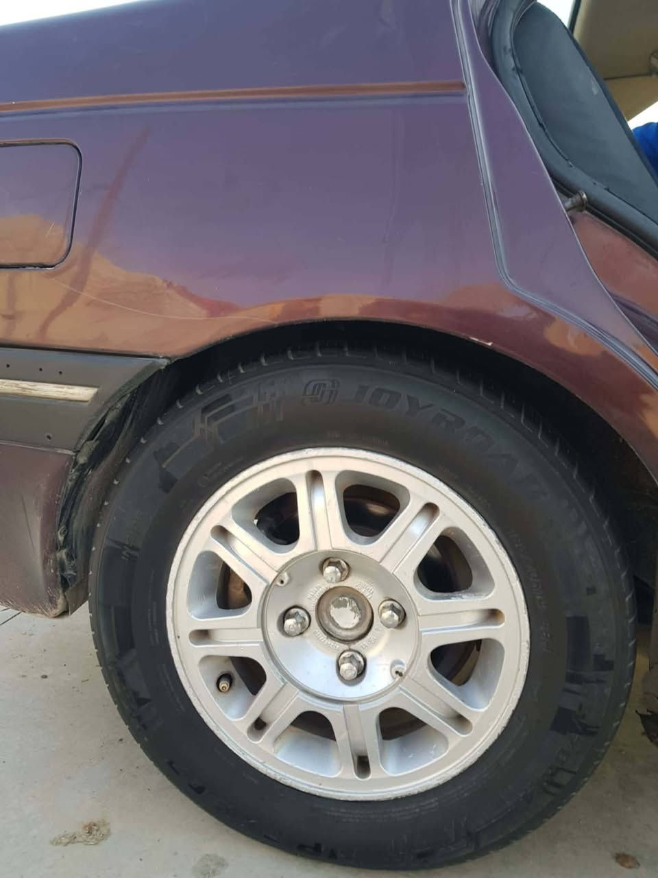 سلام عليكم بيجو 405للبيع او مراوس محرك وكير شرط طخم امامي خلفي جديد دوشمه داخل جديده طخم تاير نص عُمر كابون بانزين سنويه ما صاقطه غرامات صفر. موجود خاص او اتصل ع رقم ‏‪0789 385 7468‬‏ مكاني موصل
