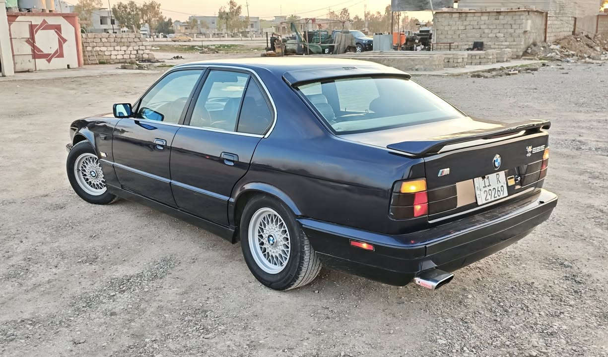 #للبيع_فقط
بي ام دبليو 1994 525i اصل محرك مسكر تك فانوس محرك كير مكفول بدون ضربة صبغ عام نيلي نظافة 90% 
تبريد تدفئة شغال جام اوتو جهة السايق سنتر لوك  

رقم بغداد دولي باسمي تحويل ثاني يوم هزة جديدة
0770 509 2361
