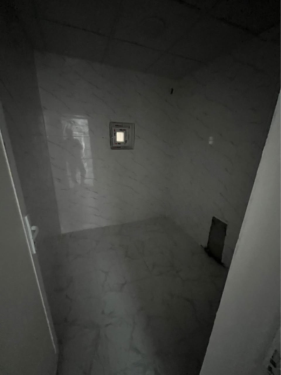 دار للبيع 130م 
طابو صرف شرط التحويل 
حي رمضان قرب جامع حجية كافية 
كاشي وسقف ثانوي 
يحتوي على 
غرفتين نوم واحد فوك 
أستقبال وهول 
مطبخ 
والصحيات 
بيت مرتب وحلوو
للأستفسار ***********
السعر 60 بي مجال خناقين, ديالى
