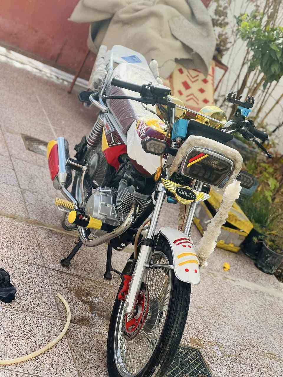 السلام عليكم تايكر 2025 الشاشاه طافيه محرك شرط  دراجه حلوه ما ناقصه شي السعر ٧٣٠ وبيه مجال قليل حك الجيه مكاني تكريت  .. خابرني عل رقم وتدلل …***********
