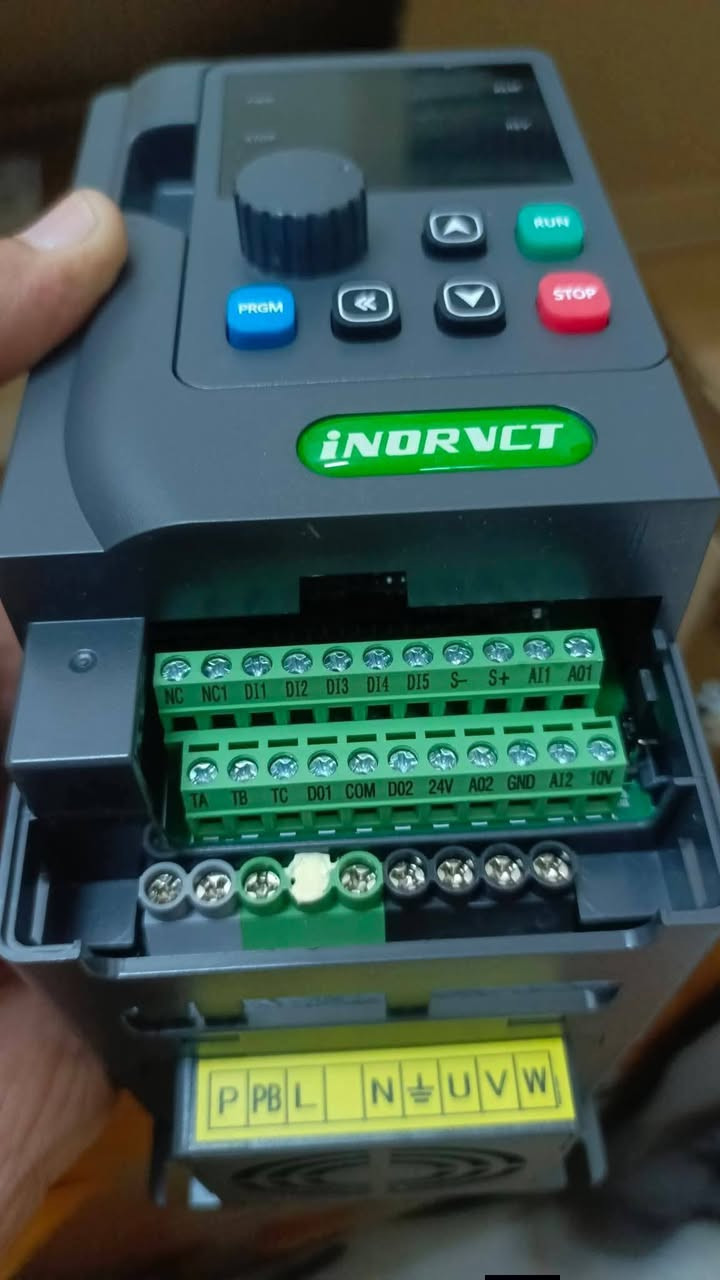 تجهيز وصيانة..... , انفيرترات صناعية VFD
AC DRIVE  VFD Inverter انفيرتر صناعي 
🔥 ودّع مشكلة نقص الفيز وضعف التشغيل!
⚡ AC Drive VFD – يحوّل 220 سنكل إلى ثري فيز باحترافية
ويوجد ايضا ثري فيز 380 إلى ثري فيز 380
حتى لو الكهرباء سنكل فيز أو يصير نقص فيز، الدرايف يجهّز ثري فيز ثابت لتشغيل مضختك بدون مشاكل.
💧 مثالي لمضخات الآبار والري ومضخات الإطفاء والتبريد ،  وغيرها
🚀 تشغيل تدريجي يحمي المحرك من الصدمة
🛡 حماية ذكية من الحمل الزائد وخلل الفولت
🎚 تحكم بالسرعة لتوفير الكهرباء
🔧 يقلل الأعطال ويطوّل عمر المضخة
يستخدم للمضخات ، كوبريسر ، مكائن صناعية مكائن عجانات مكائن CNC ، مصاعد كهربائيه وغيرها
حل عملي… أمان عالي… وأداء مستقر ✔️
🧿 متوفر ة الأحجام من 0.75kw إلى  11kw, 7.5kw حالياً 
ونوفرلك اي حجم تحتاجة خلال أيام.
🧿 برمجة - تجهيز 

📩 راسلنا لمعرفة الأحجام والأسعار المتوفرة

المهندس م.م.محمد ***********
كربلاء المقدسة - العراق ..

#vfd
#inverter
#single_to_3phase
#انفيرتر_صناعي.
#مغيرات_السرعة
