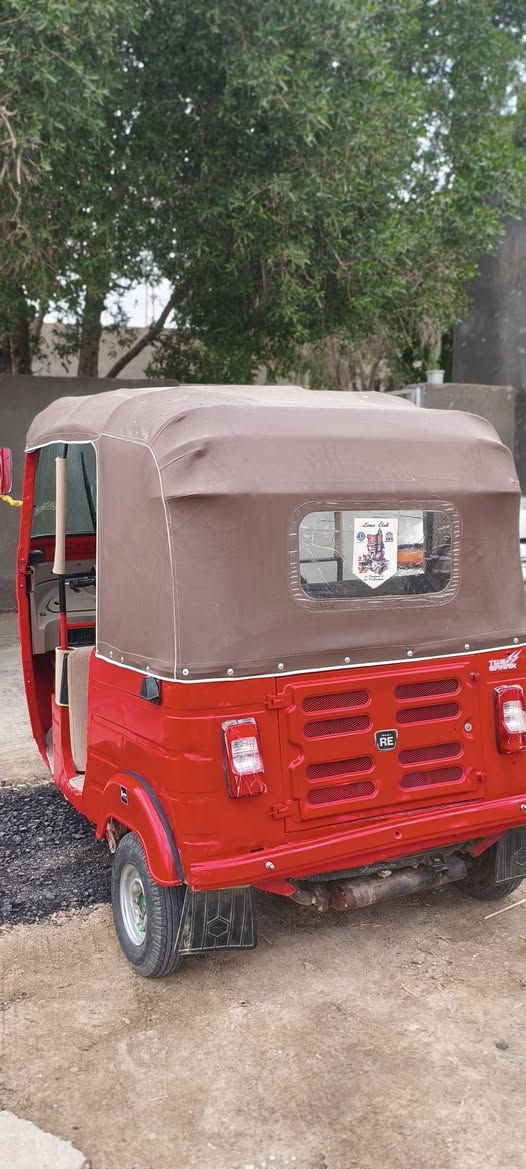 تكتك موديل 18 للبيع تكتك نضيفة مكفولة من الضربة اوراق اصولي كفالة للترقيم  مصبوغة جمالية مكينة لاتنقيص لا نضيح  رايدها ب 4500 مكاني نعمانية للاستفسار اكثر اتصل *********** .
