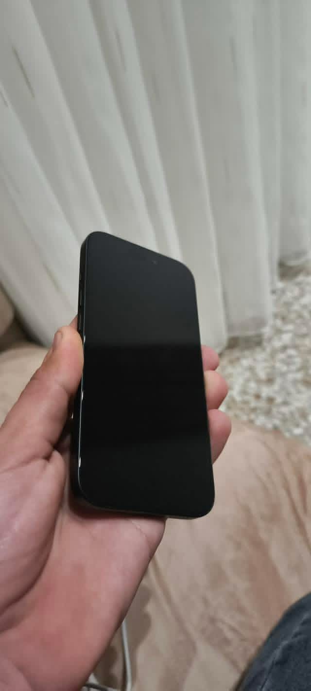 للمراوس فقط ♥️
ايفون 15 عادي لون اسود ذاكرة 128 بطارية 85 🔋 
كامل ملحقات نموذج M كارتون مطابق مكاني فلوجة