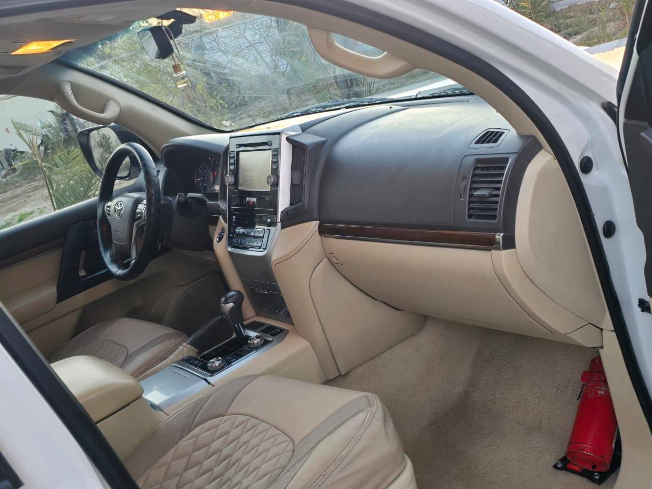 السلام عليكم لاندكروزر موديل 17 كفاله عامه ضربه وصبغ وتبديل جديده على وضع الوكاله ماشيه 81 حقيقي فئه البريم الاصلي محرك ثمانيه سلندر 4700. رقم بغداد دولي باسمي تحويل مباشر مشروع وطني كافه محافظات العراق سنويه 2030 هزه 2026تخم تاير دلوب جديد حداده جديده تبريد ثلج سبير منازل فول مواصفات واحد على واحد حساسات اماميه خلفيه جانبيه كاميرات جانبيه واماميه نظافه السياره 100% جديده كسر كرتون رقم الهاتف ***********
