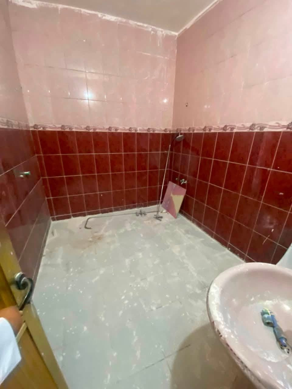#للايجار____في_____السيديه

بيت مساحه  120 متر مدخلين 

يتكون من

اربع غرف نوم مطبخ صاله خدمات صحيه عدد 2

وكراج

#الايجار مليون وربع مع المجال 

للاستفسار الاتصال على الارقام التاليه 

***********
***********
