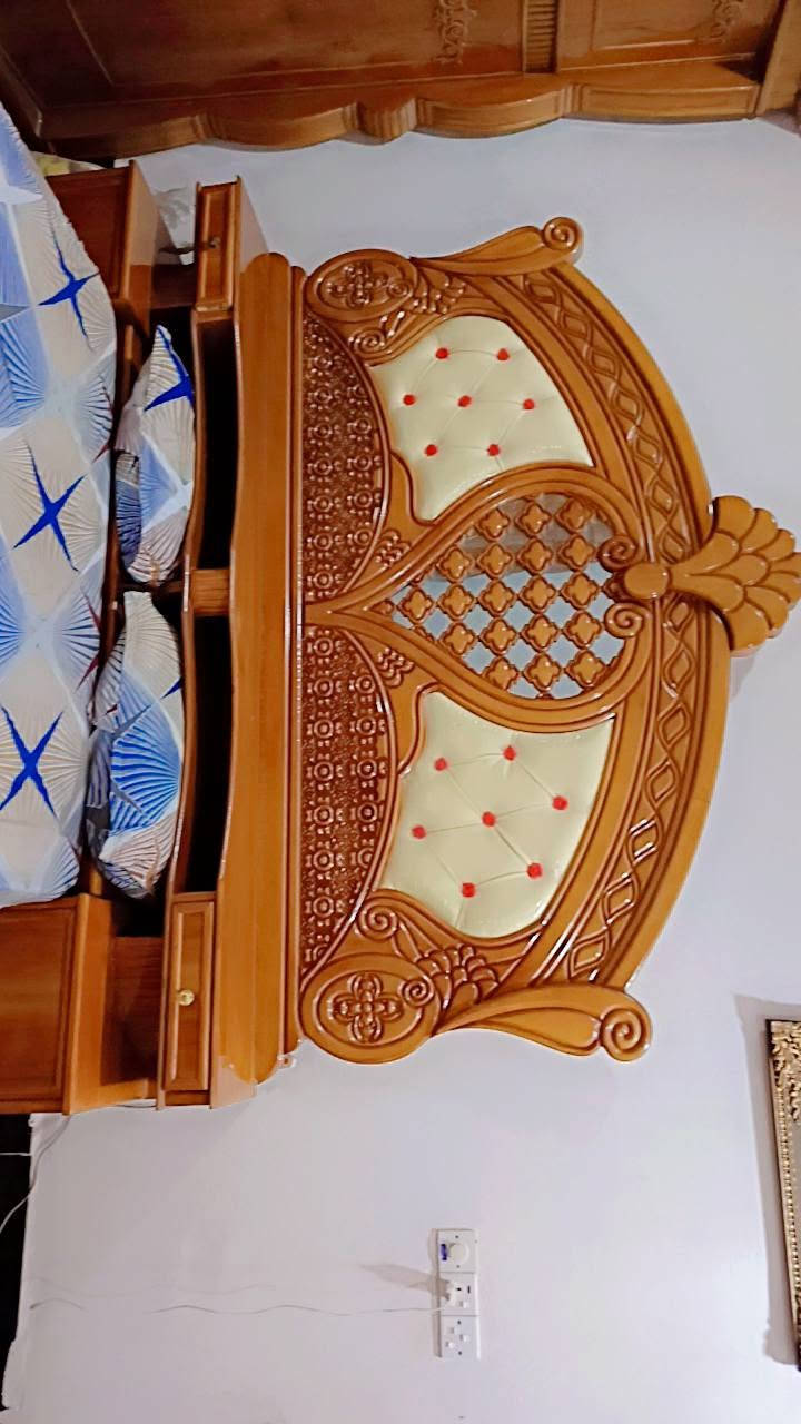 السلام عليكم غرفه أخشاب للبيع نضيفه وبعدها جديده للاستفسار ***********
