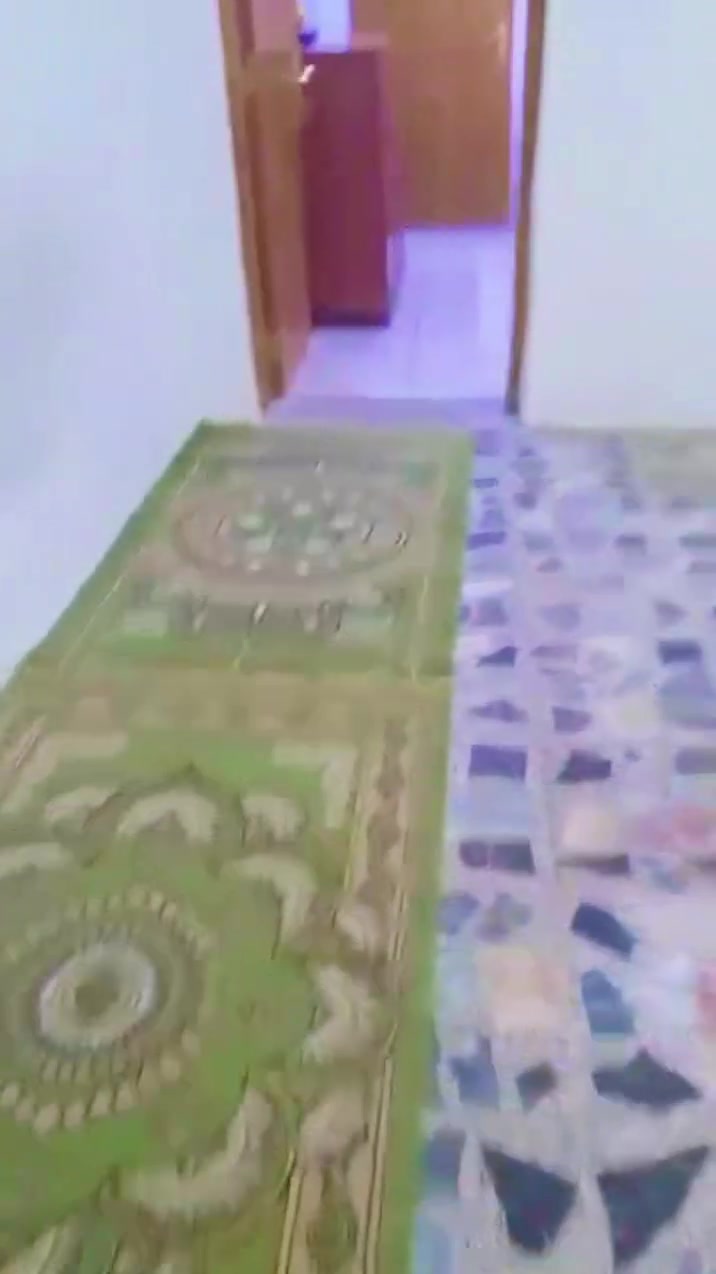 نصف قطعه للبيع مدينه الصدر شارع الداخل قطاع 42 طابق ونص ثالث بيت عن الشارع الداخل ***********
