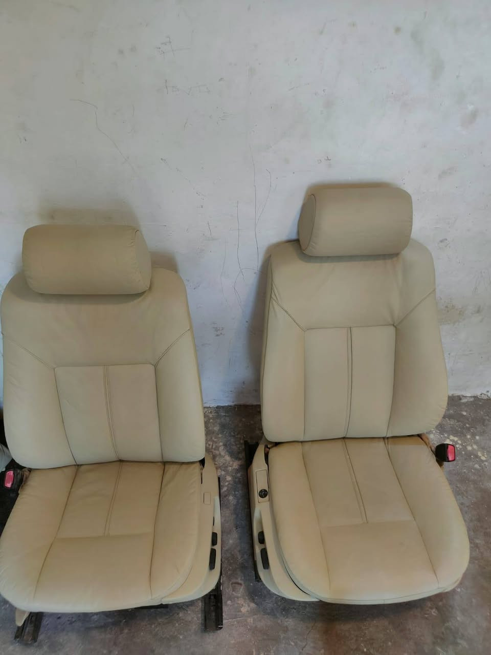 سلام عليكم بي ام خفاش للبيع محرك بطه ٦ السياره مصبوغه عام بدون حادث وعرفه مشتريله جديده بعدني ماشاده بيه منضومة غاز السعر ٥٨ وبيه مجال بسيط *********** مكاني سماوه رميثه  ....
