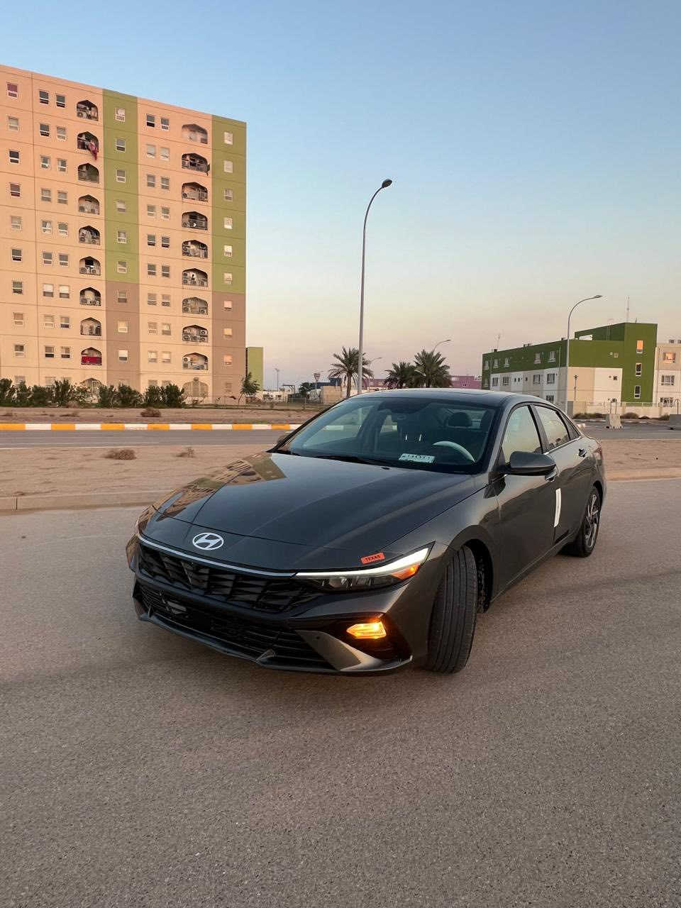 النترا رصاصي 2025 
السياره فول مواصفات S 
ضررها قطعتين تبديل 
محرك 4 سلندر 1.6 
ويل قياس 16 
شاشه 8 انج 
ابل كاربلاي 
مقاعد مخمل 
نظام APS و ESC 
كاميرا خلفيه 
نظام مراقبة ضغط الاطارات 
السياره عارضها ب 15000$ وبيها مجال كلش حلو للشراي 
رقم : ***********
