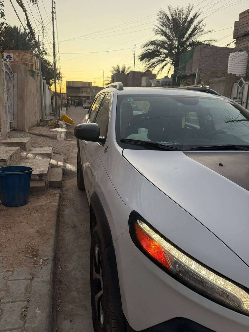 سلام عليكم جيب كراند شيروكي ترأيل هوك موديل 2017
سيارة فول الفول واحد علة واحد 
كشنات جلد  تدفئة تبريد بل كشنات 
والكرسي السايق كهرباء +حضن 
حساسات ورة كدام 
شاشة كبيرة 
نضام اوتو ستوب 
منضومة عدسات 
بلاك ادشن  تجي كتبات اسود ويل اسود 
جنطة كهرباء+شفط 
تشغيل عن بعد 
بصمة 
جامات اتو 
تحكم ستيرن 
طبعن سيارة بلا حادث حادثهة غرق نسبت ٣٠/١٠٠ وبيهة ضربة بل عراق بخشمي البنيد ومصلحة راجعة بلاد 
وذا تحب تفاصيل اكثر ادخل خاص او نتصل علة الرقم
***********
