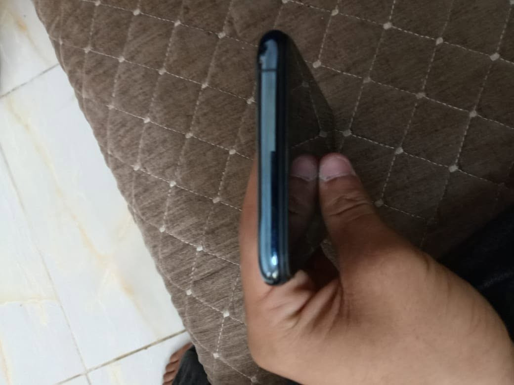 ١١برو ماكس للبيع مبدل شاشه بس بطاريه ٨٦بلاديه مستعجل عله بيعته ***********
