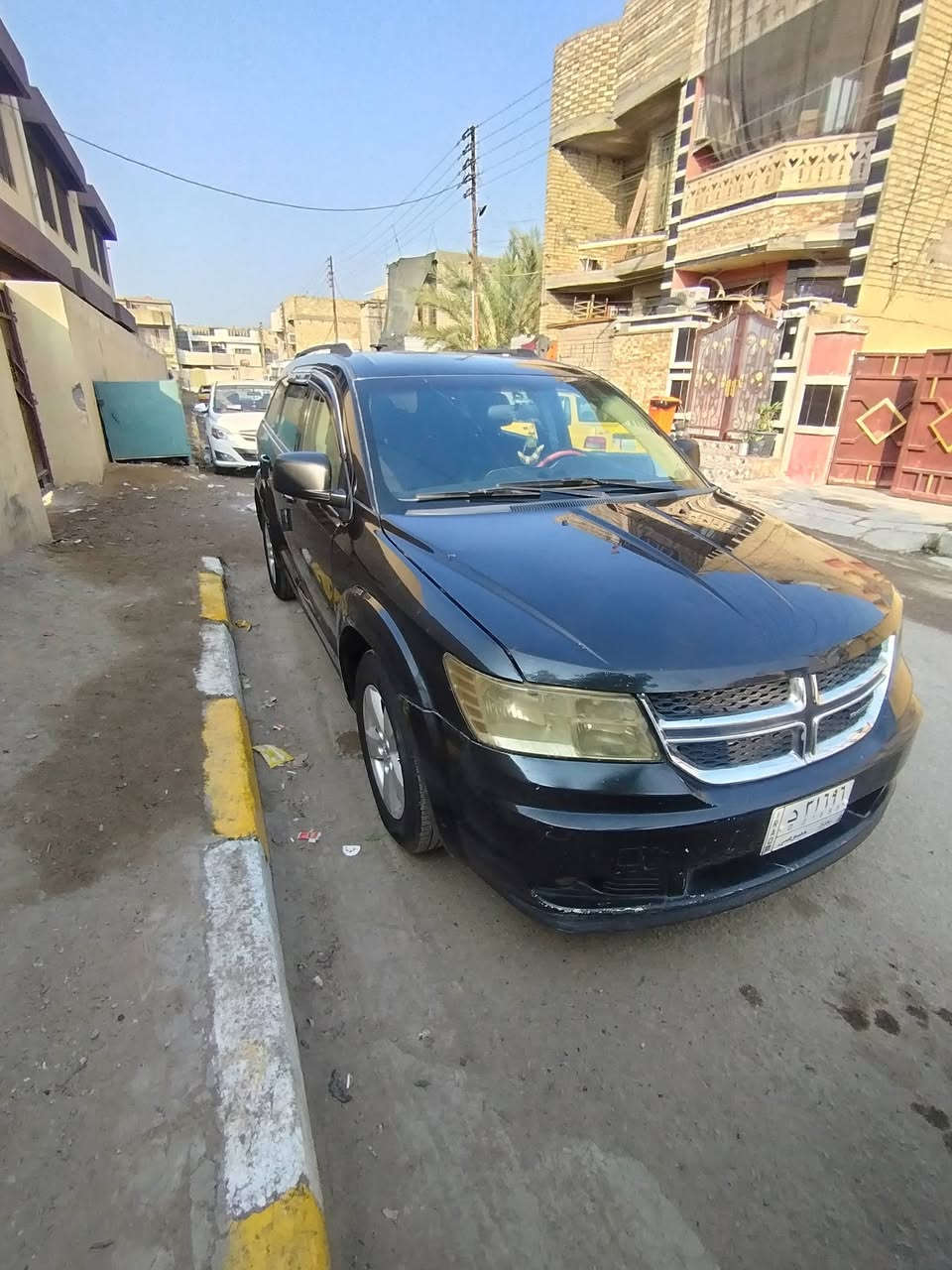 السلام عليكم
دوج جورني ٢٠١١ محرك ٣٦٠٠ لون اسود رقم  بغداد بسمي ٧ راكب ٣ قطع تبريد محرك جديد كير جديد صدر مبدل جديد تخم تاير جديد ١١٣ وبيها مجال ضررها جاملغ خلفي فقط. 
***********
