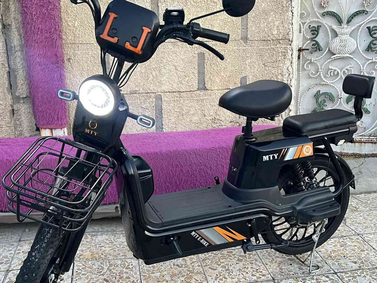 السلام عليكم دراجة شحن للبيع نضافة 100‎%‎ و4 بطاريات وحجم 20 اكبر شي والسعر 400 مكاني نهاية الشعلة رقمي موجود بي واتساب ***********
