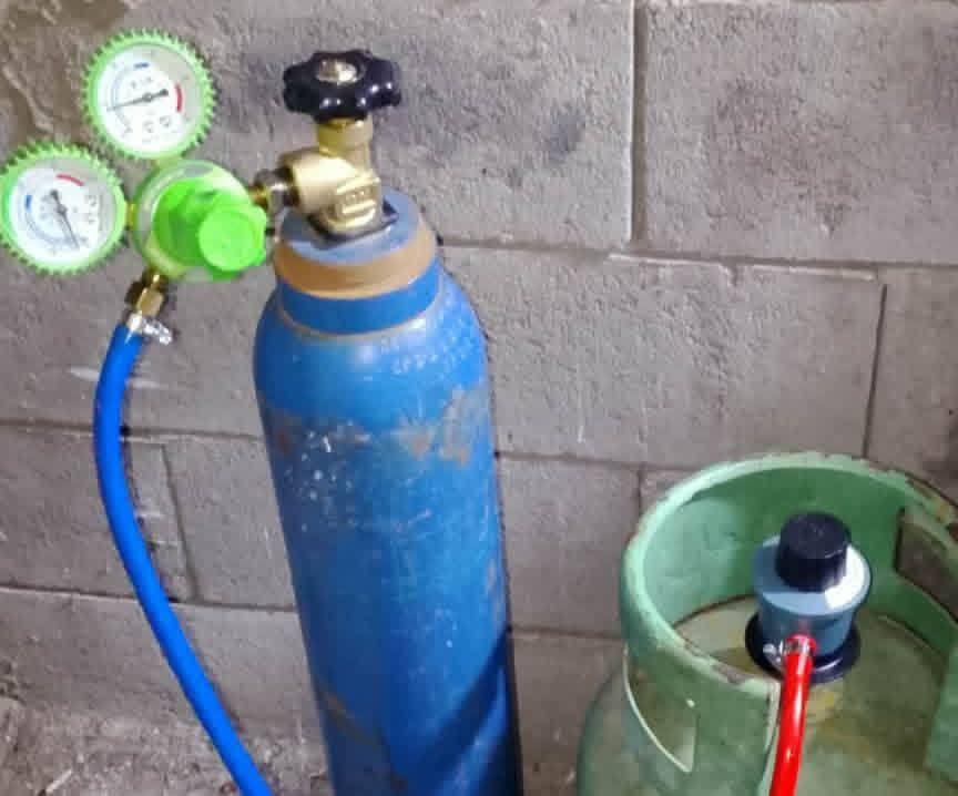 #متوفر_لحام_أوكسجين_ابراص_سفري ويوجد لحام ولدن
نجي للبيت  او محل 
 تصليح صوبات سخانات تانكي بجميع أنواعها 
لاتعب ولانزول نطلع للسطح انصلحه
راسلنا خاص وخلي شغلك علينا📩
 الاتصال  ***********
