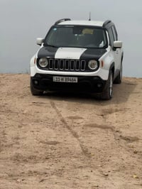 مكلف بالنشر للبيع جيب رنجيد موديل 2018 فئة لاتيتيود لون ابيض صور الحاد...