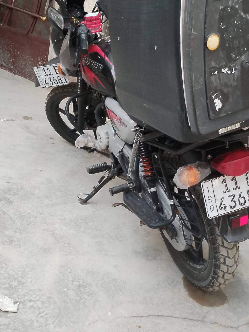 السلام عليكم
بوكسر 22 شكل لل23
الدراجه كفاله رقم بغداد
ماشيه 24الف 
كير مكينه مكفولات
صدر جديد 
تحويل ثاني يوم
السعر 2350 وبيها مجال حك الحجيه
مكاني بغداد حي القادسيه 
الدراجه هيا وصندوكها وغراضها تنباع
رقمي الي يريدها بخدمته
***********
