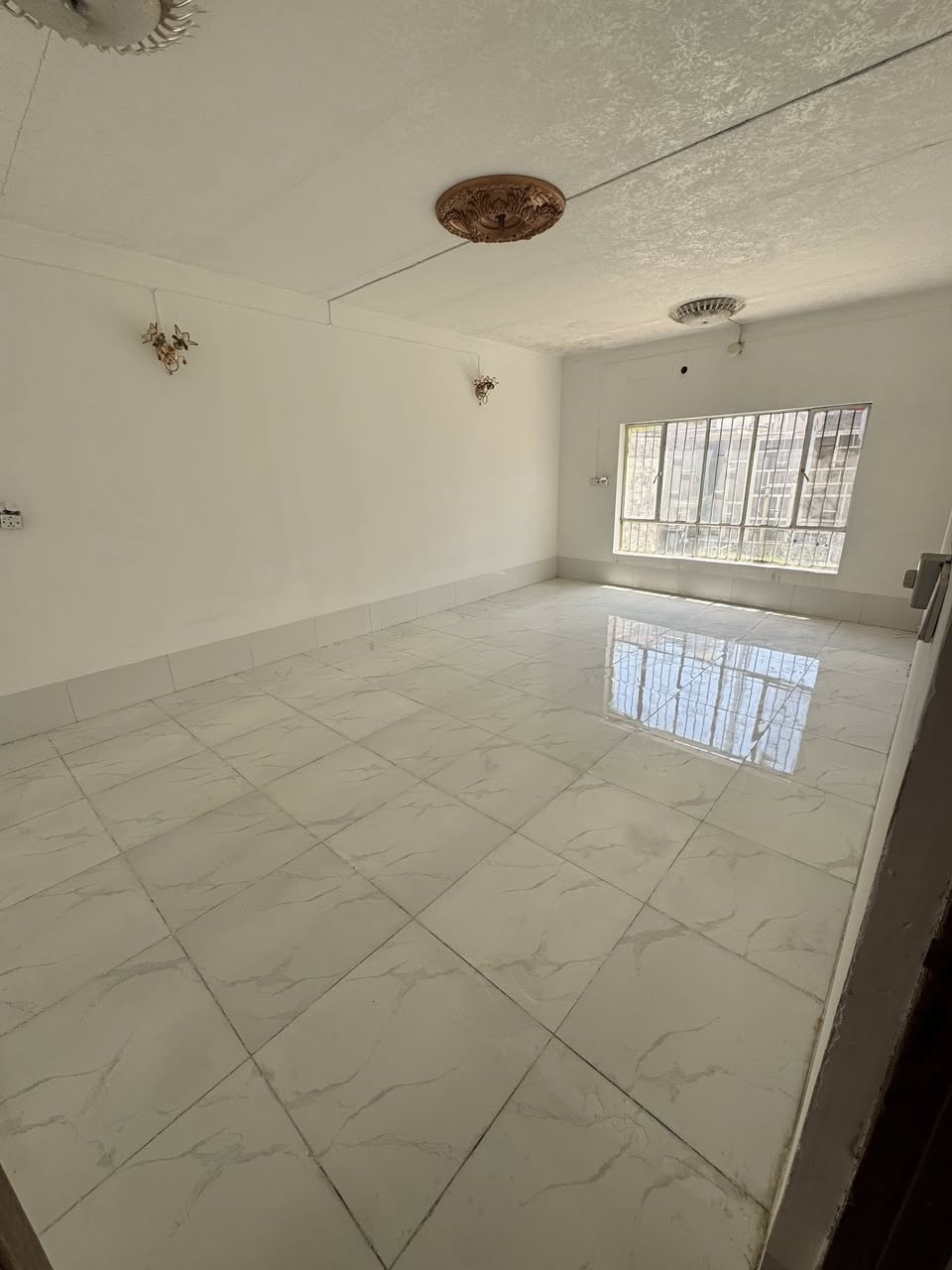 🏡 بيت زراعي للبيع – ملك صرف - سند 25

📍 الموقع: البكرلي الاولى - شارع 20 

📐 المساحة: 200 متر

🏠 المواصفات:

• غرفتين نوم

•  صالة

• مطبخ

• مجمع صحيات 

• حديقة + كراج سياره 

• أبواب خشب

خدمات ماء وكهرباء ومجاري وإنترنت ضوئي 
📞 للاستفسار: اتصال + واتساب 

*********** 
***********
