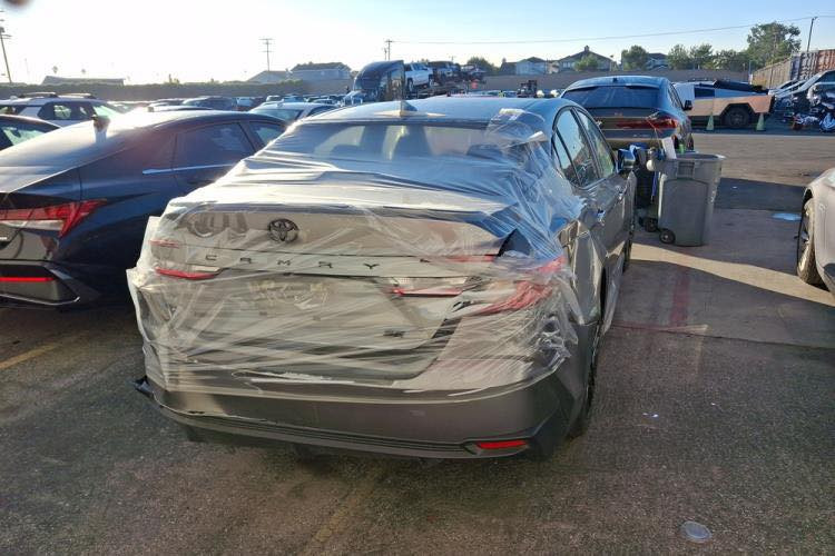 السلام وعليكم سيارة كامري موديل 25 السيارة مثل ماواضحة صور الحادث فول مواصفات xse السيارة واصلة عمان حاليا تكدر دخلة على شمال او على بغداد السعر 210 وبيه مجال قليل للاستفسار الاتصال ‭٠٧٧٢ ٢٠٥ ٣٦٥٥‬
