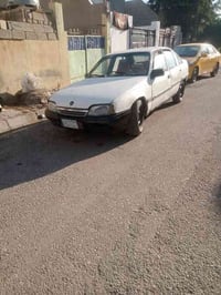 للبيع أوميكا 91 السعر 25 وبيها مجال تفاصيل السيارة اتصل 07817166703