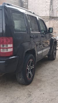 جيب لبرتي • ٢٠١١ • كشر ومكينة