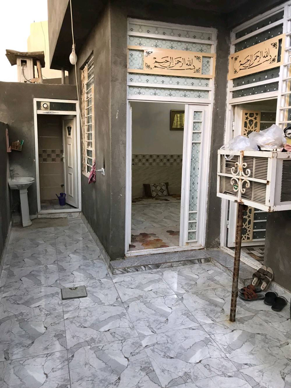 كربلاء دار للبيع الشيبانات المساحه 120 متر البيت جديد وقريب عالشارع وعشر دقايق بالسياره عن الامام ع اي ستفسار الاتصال واتساب واكون بالخدمه