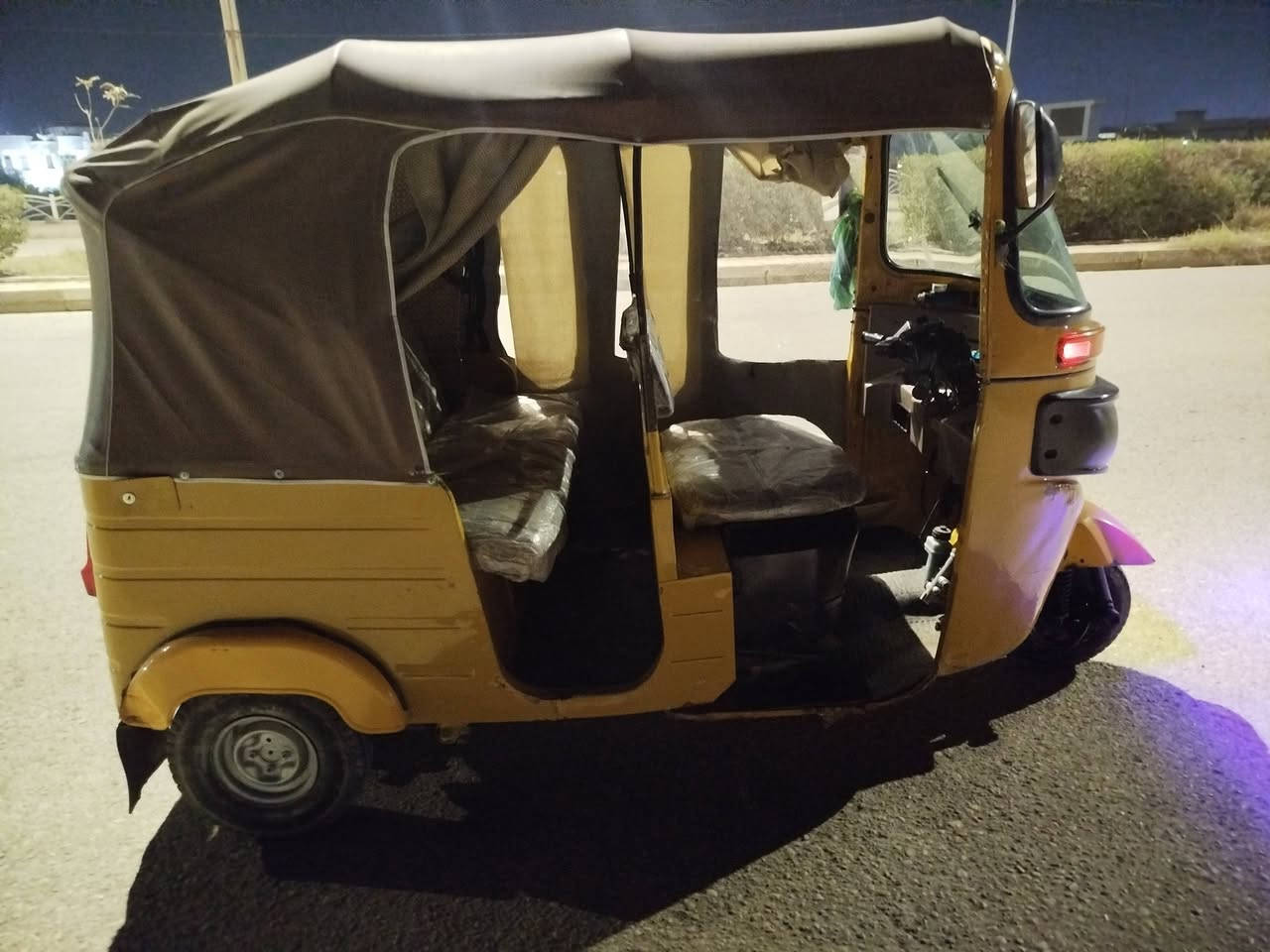 السلام عليكم تكتك 2020 رقم وسنوية بغداد خير من الله تخم تاير دواخل جديدة مصبوغة للجمالية مكانها عزيزية سعرها 5800
***********
