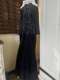 فستان • قياس ٤٦ • وزن ٨٠-٨٥