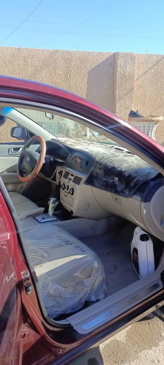 السلام عليكم 
سوناتا وارد امريكا ضرهها بنيد وجاملغ وصبغ عام الجماليه مكينه تخم تاير تخم ويل كب حداديه جاهزه رقم بابل موبايل ***********السعر 85و بيها مجال مال كاسب
