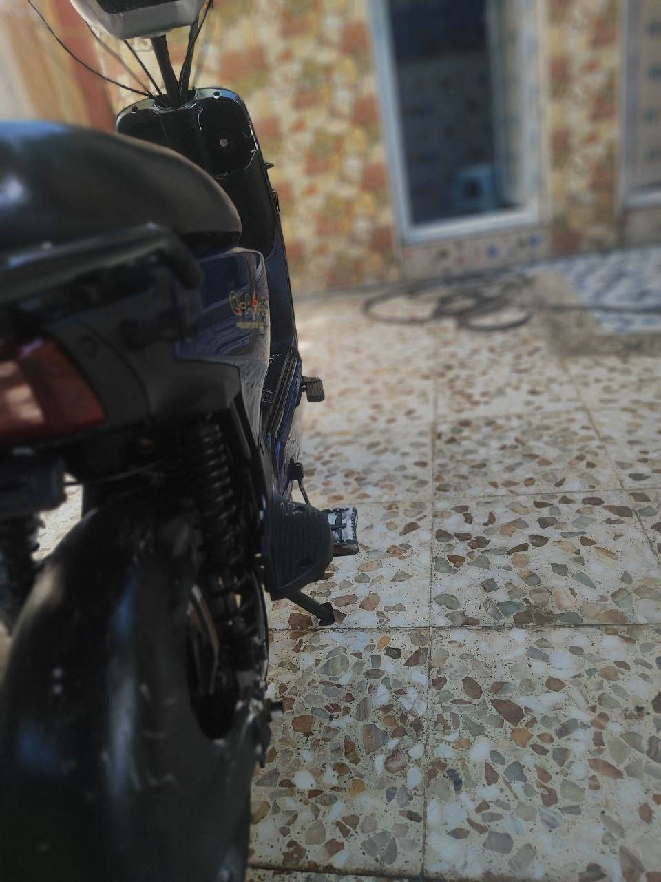 دراجه شحن للبيع نضيفه
كهربائيات كامله تحتوي ع جنطه داخليه وخارجيه
بصمتين وسويجين وكارتين تشغيل موجودات 
السعر 350وبيه مجال للطيبين 
المكان حله 
بطاريات 5 
للستفسار ***********
