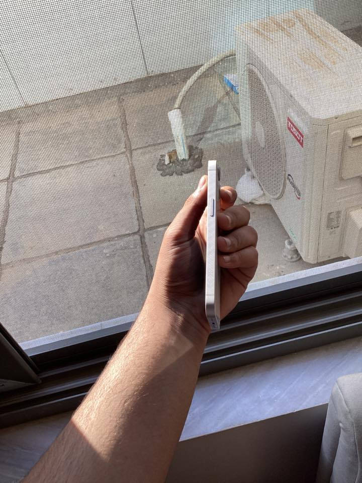 ايفون 13 عادي لون ابيض ذاكره 128 بطاريه 78 
شرق اوسط مامفتوح ولا داخل صيانه كارتونته وياه
سعر 380 وبي مجال حك الجيه
*********** واتساب فقط
