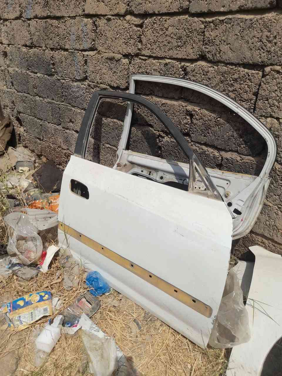 السلام عليكم ابواب وبنيد النترا ٢٠٠٥ ابيض وسلفر الاتصال ***********
