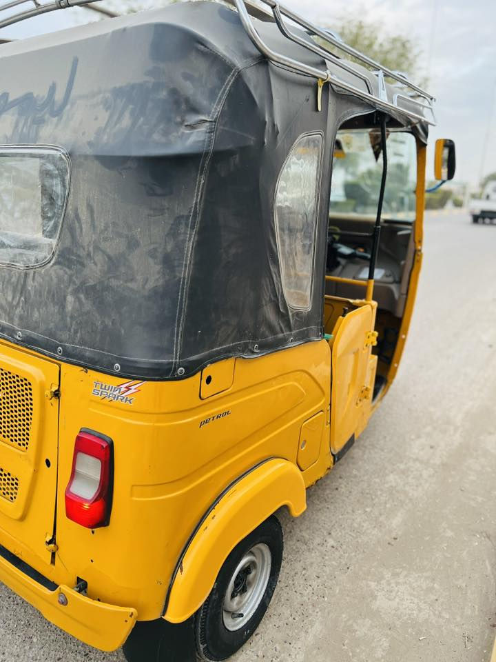 السلام عليكم..
تكتك للبيع موديل22 شهر ل1(اوراق المصطفى) 
اكفلك لحد الترقيم✅ كشر مكفول فقط طخات 
بسيطه بدون معجون خياسات بلاديه مامصلحه
محرك مبدل كلجات وزنجيل تراي زيرو اي نقص مابيها
مكاني واسط_النعمانيه
السعر للشراي يتصل ويدلل
((***********))
