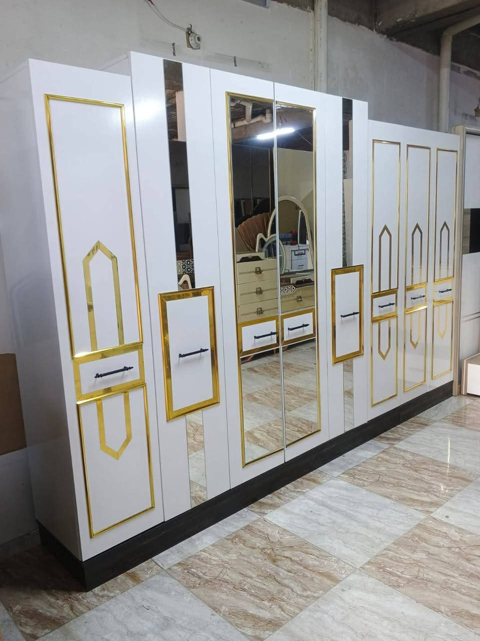 غرفة 8 ابواب 10 قطع
للاستفسار ***********
