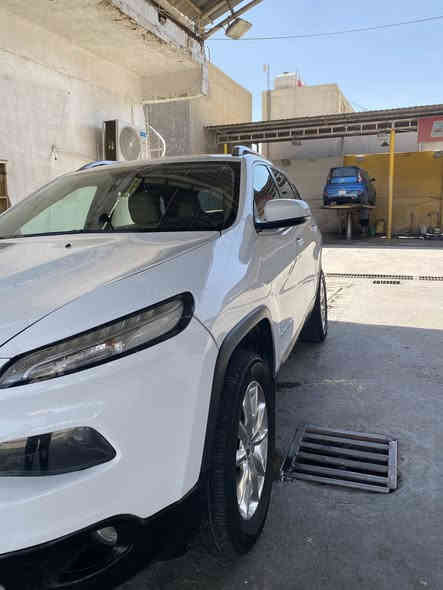 السلام عليكم 
سيارة جيب (بزون )2016 
محرك 6 سلندر
كشنات جلد 
بصمة 
كامرا دواره 
شاشة كبيرة 
تدفئة كشنات 
تدفئة ستيرن 
مودات قيادة 
وباقي مواصفات معروفه 
الصدر جديد مصار فترة من بدلته
السياره باسمي سكن بغداد تحويل ثاني يوم (سليمانية)
صورة الحادث مرفقة 
السعر :137$ وبيها مجال
للتواصل على الرقم :***********
