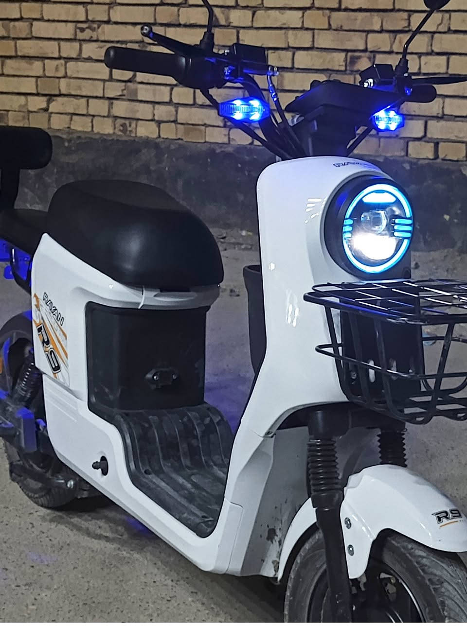 دراجه r9 سعر 350
الداراجه نضيفه كلش اي شي مابيها بس باترياتها تعبانه وسعرهن بالسوك 150 اذا مو 125 يعني تاخذلك دارجه كامله متكامله اخت الجديده ب450 (نوعها الريان) وماواصفاتها معروفه


**إذا كنت صاحب هذا الإعلان وتريد حذفه لأي سبب، رجاءا أرسل رسالة إلى الدعم الفني**