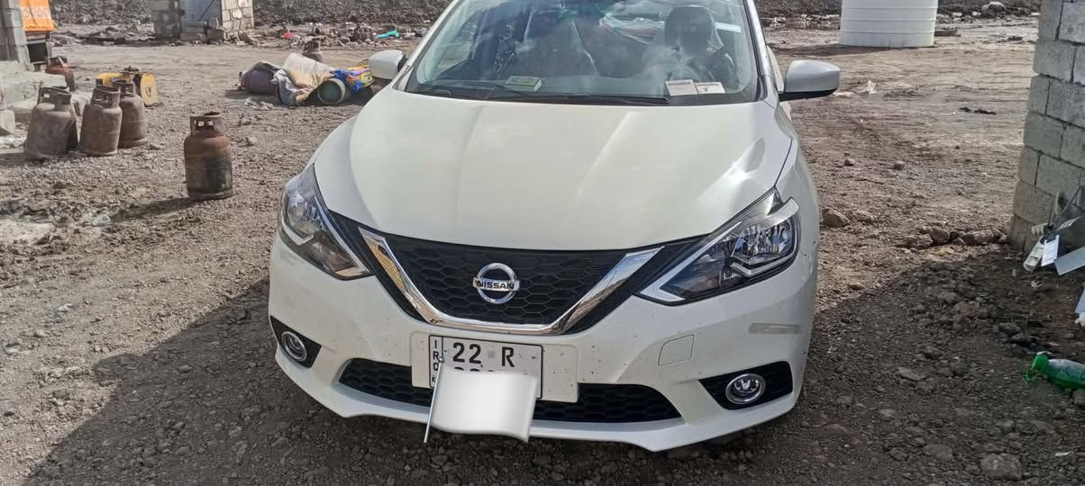 🚗 للبيع
Nissan Sentra – 2025

نيسان سنترا – 2025

•   🛣️  المسافة المقطوعة    - 12الف 
------------------------------------------------------------ 
ملاحظه بيه تكحيل بس جاملغ الامامي 
✅ المواصفات :

📆 الموديل: 2025

⚙️ المحرك: 4 سلندر – 1600سي سي
🛞 الويل:16ا
🌍 الوارد: صيني
كير أوتوماتيك
• نظام دفع أمامي
• 
• شاشة وسطية تاتش
• Apple CarPlay & Android Auto
• كاميرا خلفية
• تحكم ستيرن
• تكييف أوتوماتيك
• فتحات تكييف خلفية
• مرايا كهرباء
• زجاج كهرباء
• أنوار LED
• لايتات نهارية DRL
• نظام الثبات الإلكتروني ESP
• مانع الانزلاق
• قفل مركزي + إنذار


**إذا كنت صاحب هذا الإعلان وتريد حذفه لأي سبب، رجاءا أرسل رسالة إلى الدعم الفني**