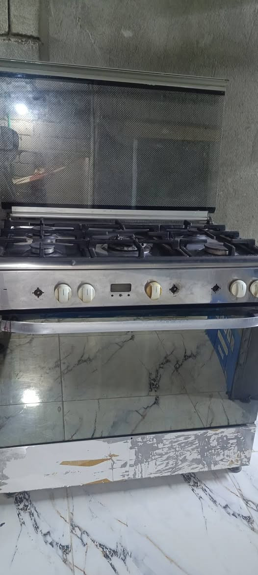 السلام عليكم طباخ نوع ايطالي شغال الفرن وعيونه شغالات بس العين بنص تسرب غاز فقط


**إذا كنت صاحب هذا الإعلان وتريد حذفه لأي سبب، رجاءا أرسل رسالة إلى الدعم الفني**