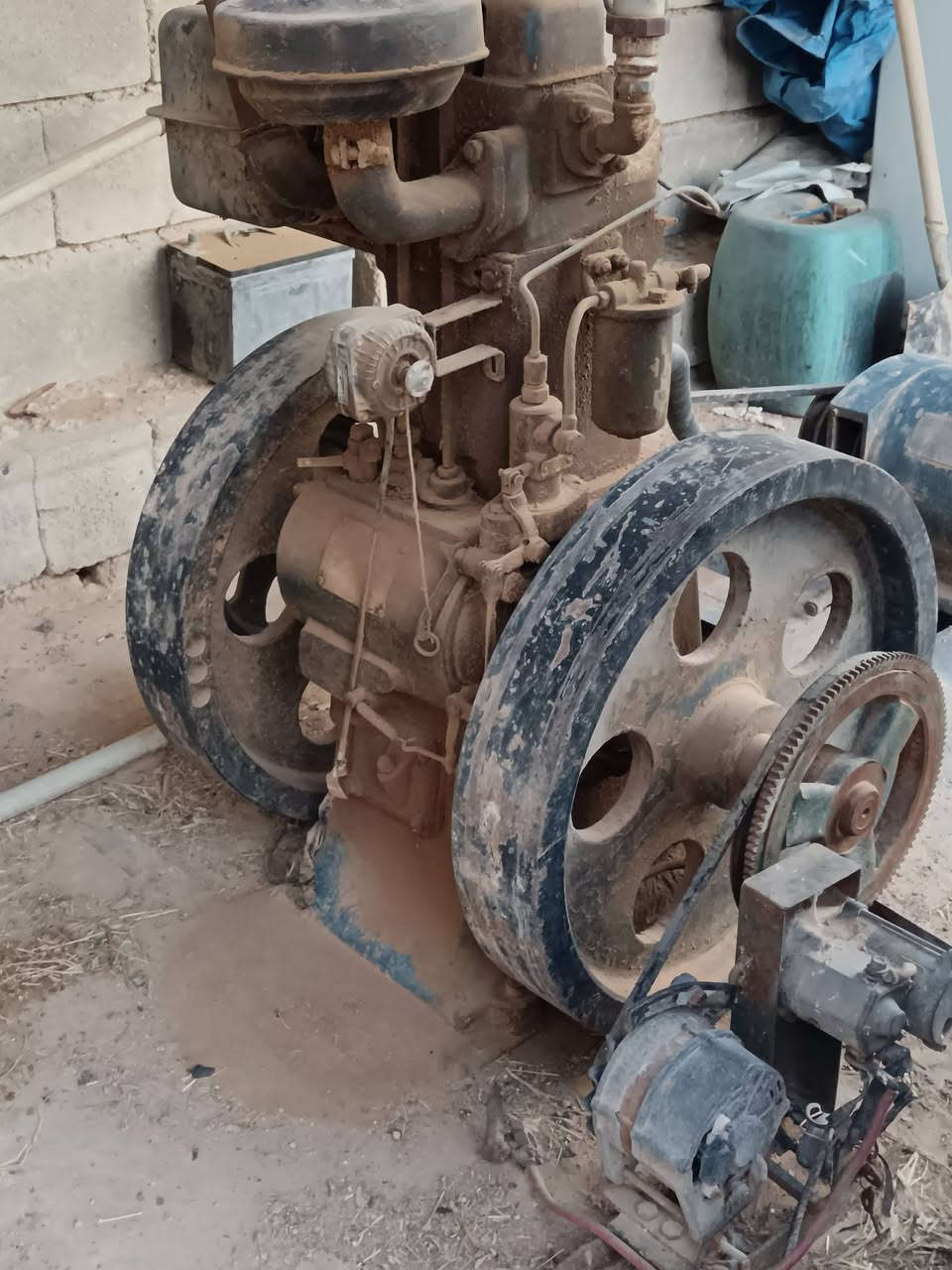 لستر للبيع حجم 16 راس توليد ثري فيز سلف وهندر جهاز اطفاء من تجي الوطني كامل مع جميع ملحقاته بس تفول كاز وتشغل فحص كرنتي 35 امبير صافي جوه شاصي شيلمان جنل ثقيل مع تأسيس بواري الماء والمجمده الحوض باب الأول شرط تجي تشوفه كدام العين السعر المطلوب 850 الف للأستفسار اتصال ع ***********
